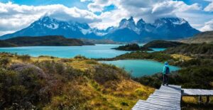 Chile arrasa en los “Óscar del Turismo” 2025 y consolida servicios en el Paine