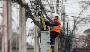 Temporal y choque provocaron cortes de energía en diversos sectores de la ciudad