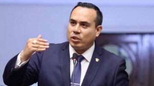 Los primeros pasos y gestos del nuevo Presidente de Perú