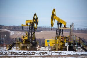 El petróleo se dispara hasta un 5% tras las sanciones de EE.UU a compañías rusas