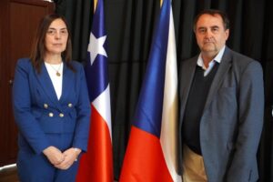 Embajador checo destaca cooperación con Chile a 20 años del incendio en el Paine