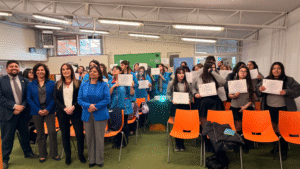 Estudiantes reciben reconocimiento por programa de alternancia en Santo Tomás