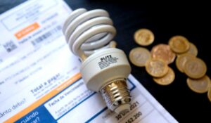 CNE detecta error en cálculo de tarifas eléctricas y corrige cobro previo