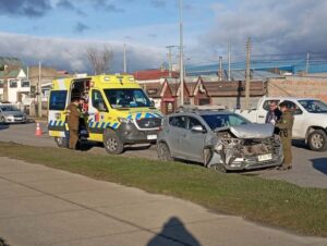 Colisión por alcance en Avenida Costanera con Pérez de Arce en Punta Arenas