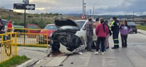Violenta colisión deja dos personas lesionadas en Punta Arenas