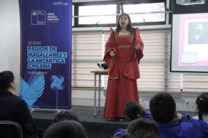Canto lírico sorprende a estudiantes de la Escuela Hernando de Magallanes