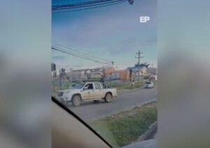 Funcionaria municipal responde a polémica por video de trabajadores sobre camioneta