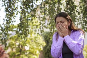 Consultas por alergia en primavera aumentan hasta un 80 por ciento