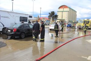 Bomba Magallanes lavó más de 200 autos por la rehabilitación