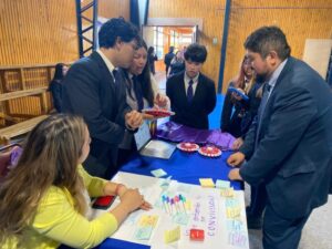 Estudiantes del Liceo Sara Braun organizan feria de bienestar y autocuidado