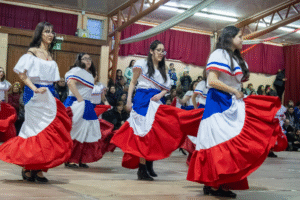 Insafa despidió septiembre con muestra folclórica