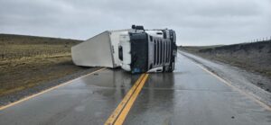 Camión argentino vuelca en la Ruta CH-255: conductor con lesiones leves
