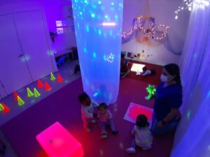 Cijum de Junji Magallanes cierra proyecto “Explorarte” con inolvidable jornada de arte fluorescente