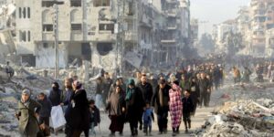 Hamás entrega cuerpos de rehenes; Israel advierte recorte de ayuda humanitaria