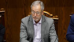 Generadoras desmienten al ministro: no hubo acuerdo por devolución de cobros eléctricos