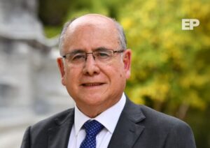 Concejal Flores reconoce que práctica de suplencias era conocida por el concejo reelecto