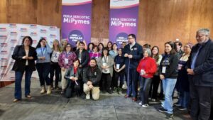 Feria Mipyme Sercotec 2025 en Natales destaca liderazgo femenino y talento regional