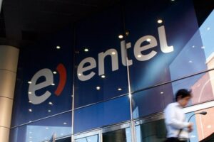 Entel lidera alza bursátil tras rumores de compra de activos de Movistar en Chile