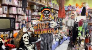 Halloween 2025: Comercios locales se preparan para la noche más divertida del año