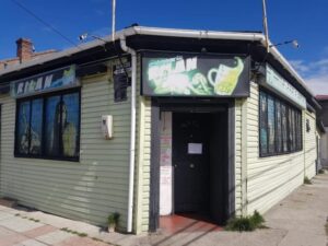 Jubilado se negó a pagar cuenta, causó  daños y amenazó a Carabineros