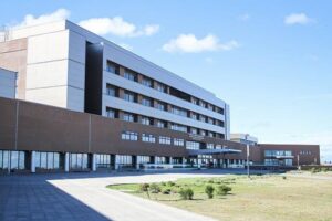Tribunal ordena a Fiscalía investigar desacato del Servicio de Salud por alta de internos