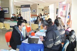 Plaza de servicios públicos llega  al Hospital Clínico de Magallanes