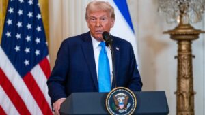 Trump no descarta atacar por tierra a cárteles en Venezuela