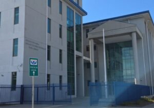 Formalizan a sujeto que robó baterías de camiones al interior de empresa