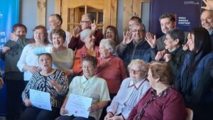 Adultos mayores de Tierra del Fuego reciben fondos para autogestión