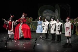 Comienza el retiro de invitaciones para “Alicia en el País de las Maravillas”
