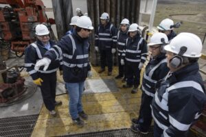 Enap reúne a ex ejecutivos  por los 80 años del descubrimiento del petróleo