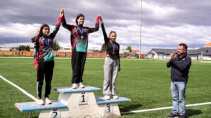 Más de 200 jóvenes cerraron la Liga Municipal de Atletismo Escolar 2025