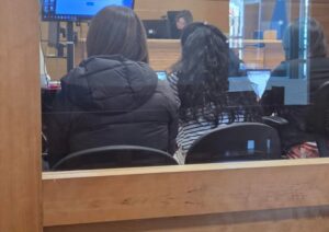 Formalizan a dos mujeres y un hombre por violenta riña en local nocturno de Punta Arenas