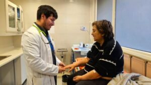 Operativo médico atiende a 58 adultos mayores