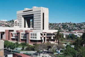 Impulsan reforma constitucional para exigir residencia de dos años a candidatos