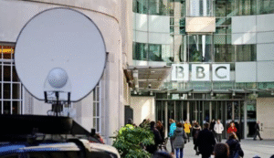 Gobierno británico defiende a la BBC tras grave crisis y amenaza de demanda de Trump