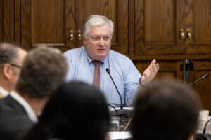 Senador advierte que recorte presupuestario amenaza la competitividad de Chile