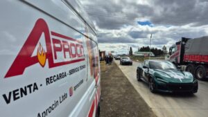 Más de 50 Ferraris cruzaron Magallanes escoltados por rescatistas regionales en su ruta a Ushuaia