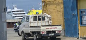 Funcionaria de INACh lesionada tras accidente en galpón del Muelle Prat