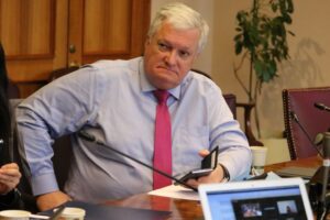 Senador Kusanovic analiza caída de Chile Vamos: “La derecha perdió autenticidad”