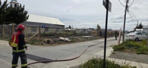Máquina rompe matriz de gas en Villa Las Nieves y moviliza a Bomberos