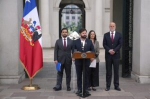 Rumores de cambio en el gabinete para reforzar campaña de Jara en segunda vuelta