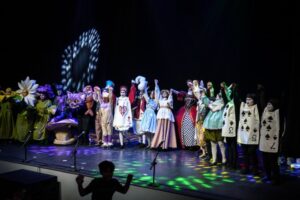 Reestreno de “Alicia en el País de las Maravillas” con éxito de público y dos salas llenas