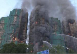 Violento incendio en Hong Kong deja cuatro muertos y ocho heridos