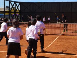 Escuela de Tenis Municipal abre inscripciones para niños y adultos principiantes