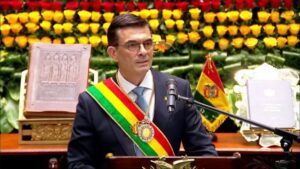Nuevo Presidente de  Bolivia juramenta un gabinete sin indígenas