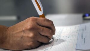 Prisión preventiva para médico acusado de emitir licencias falsas