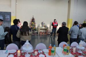 Jóvenes del Centro IP-IRC celebran Navidad con emotiva cena familiar en Punta Arenas