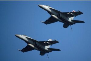 Despliegue de aviones de combate de EE.UU. frente a Caracas eleva tensión regional