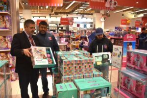 Seremi de Salud refuerza fiscalización de juguetes y llama a comprar en comercio establecido